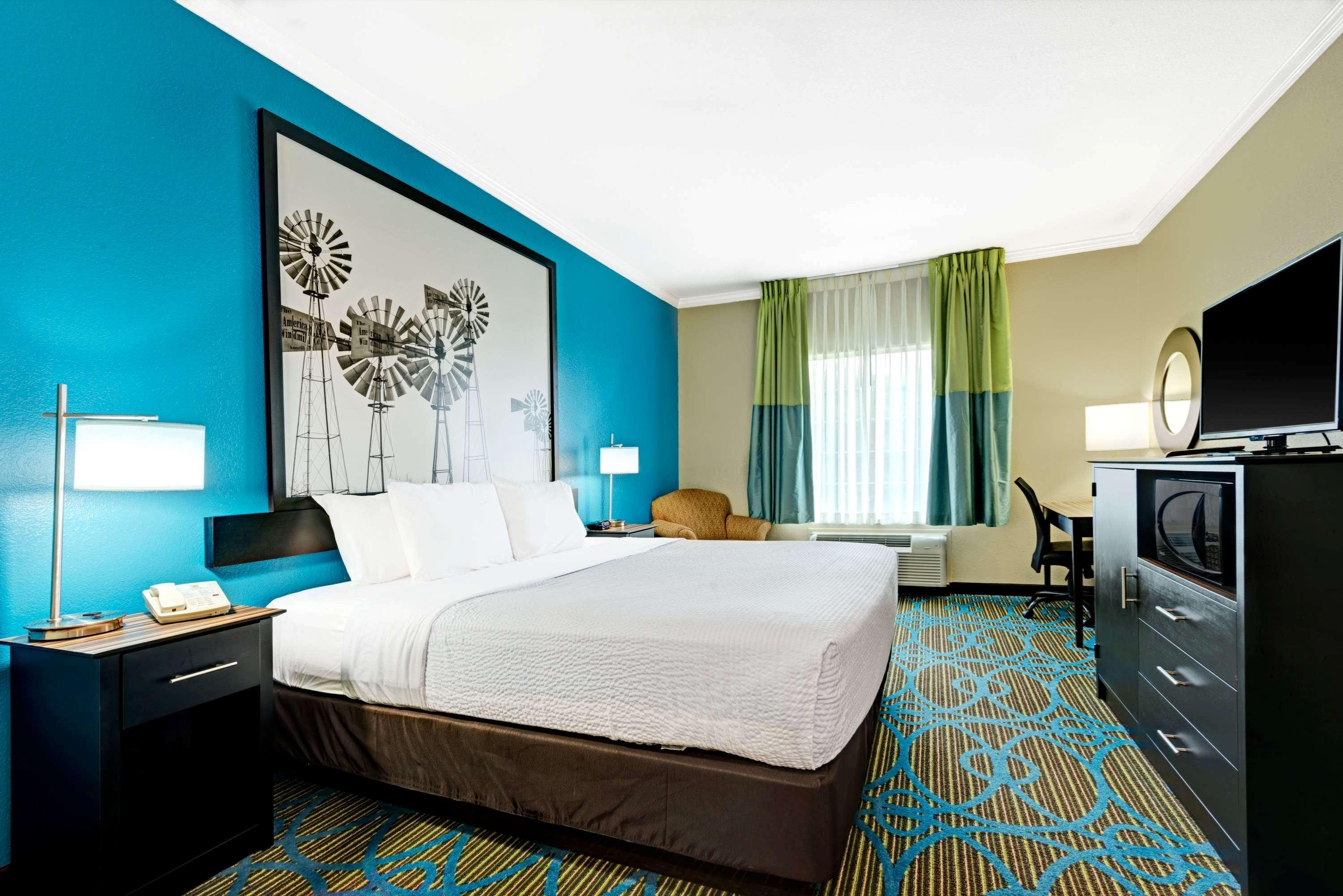 Super 8 by Wyndham San Antonio/Alamodome Area Exterior foto