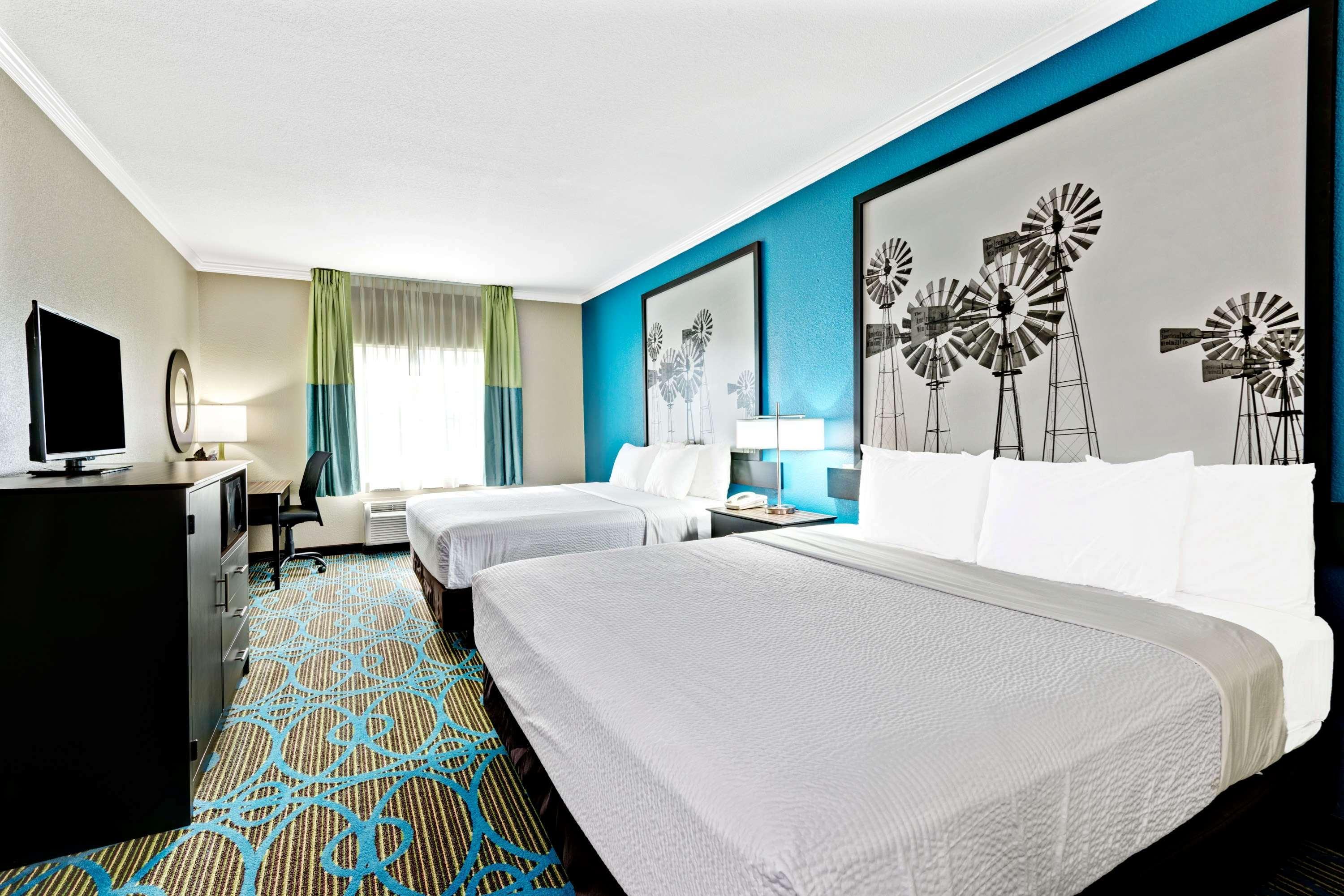 Super 8 by Wyndham San Antonio/Alamodome Area Exterior foto