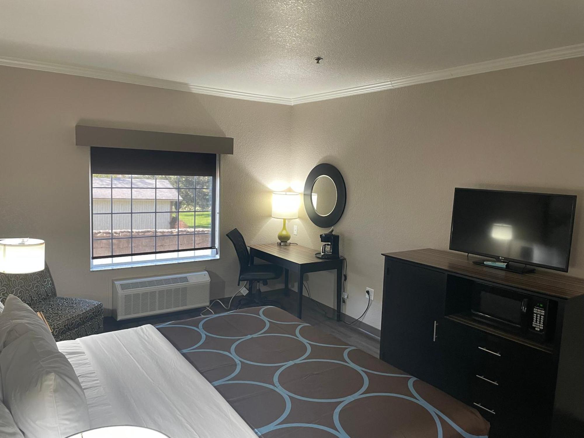 Super 8 by Wyndham San Antonio/Alamodome Area Exterior foto