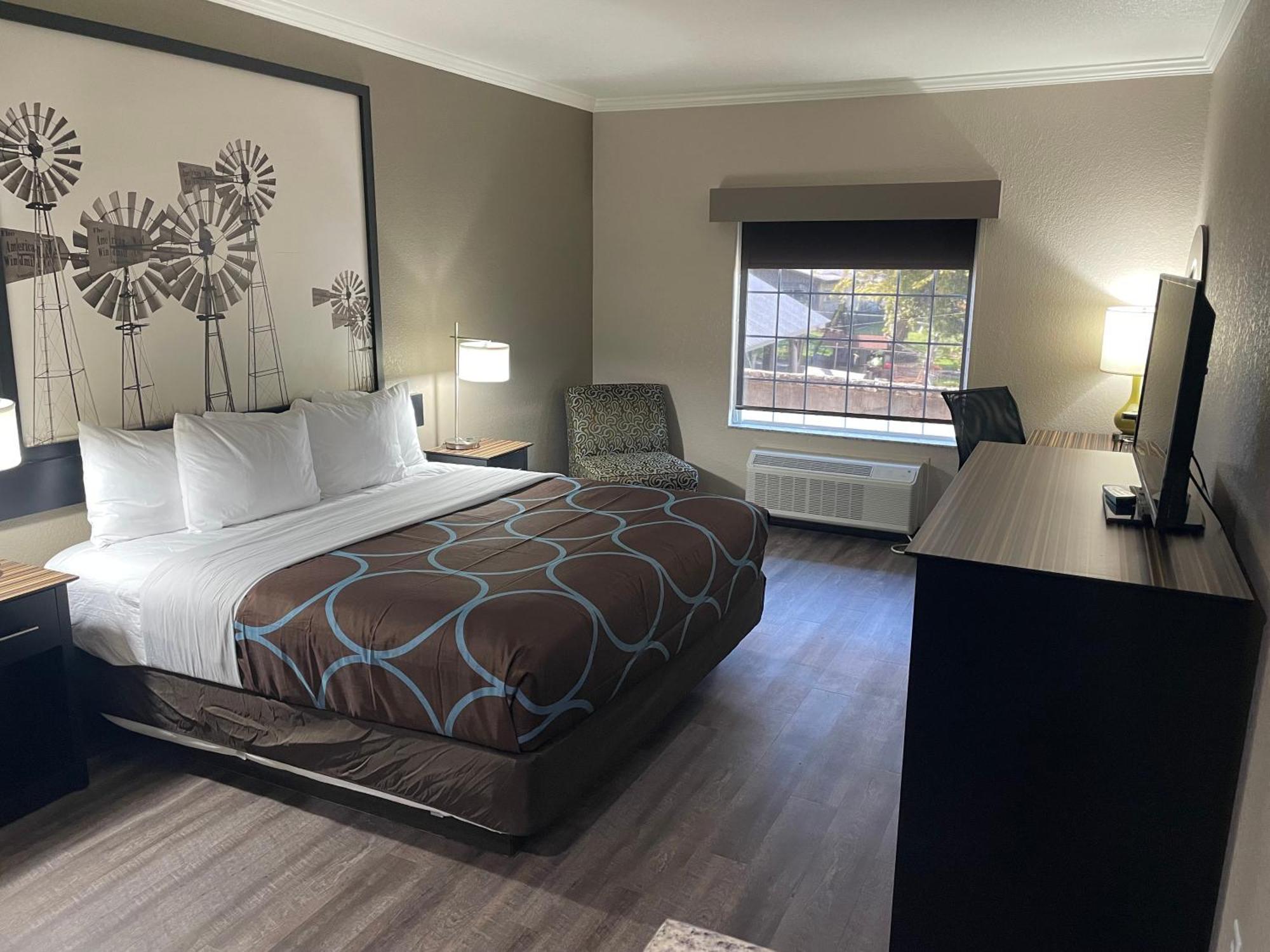 Super 8 by Wyndham San Antonio/Alamodome Area Exterior foto