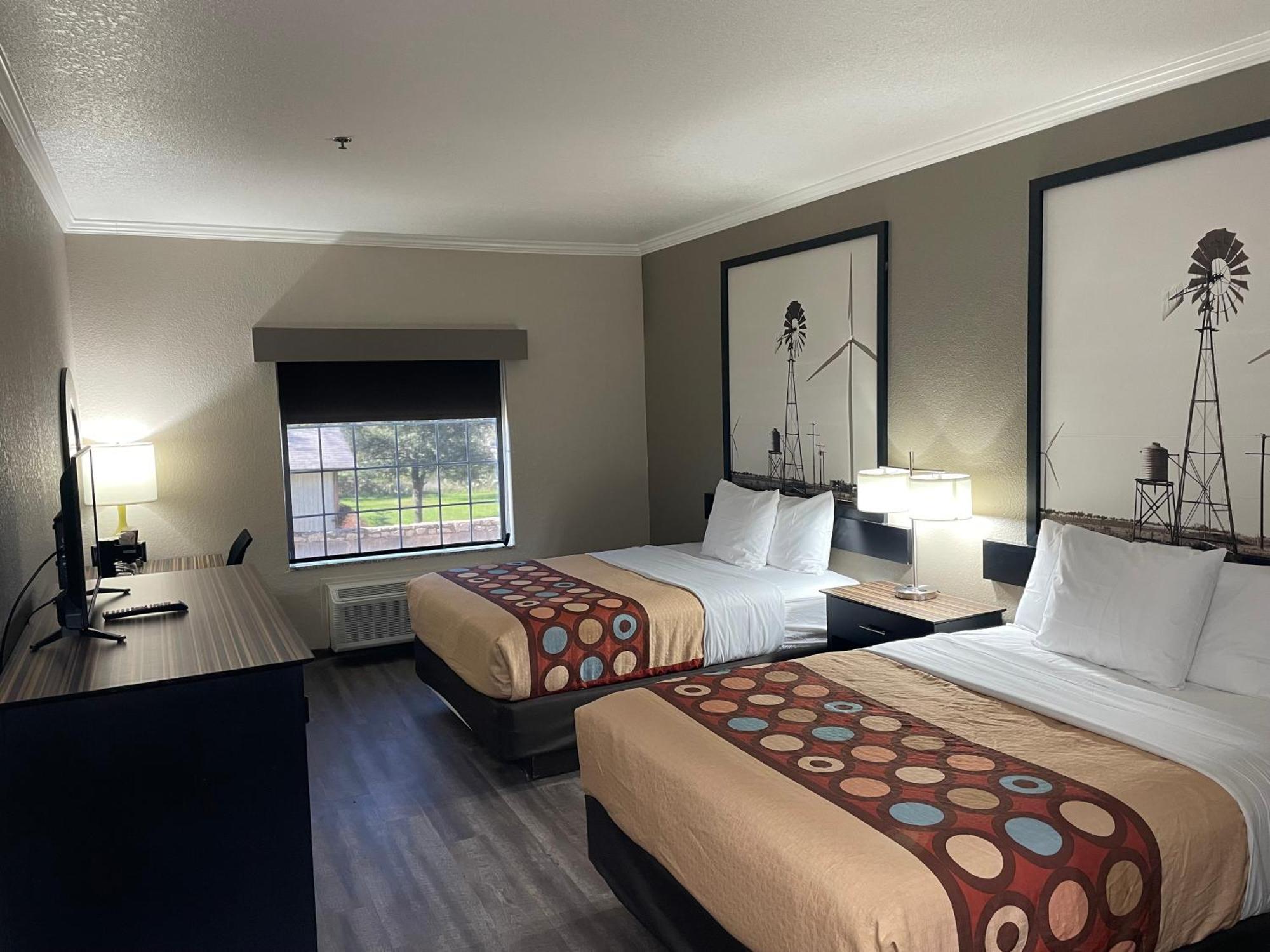 Super 8 by Wyndham San Antonio/Alamodome Area Exterior foto