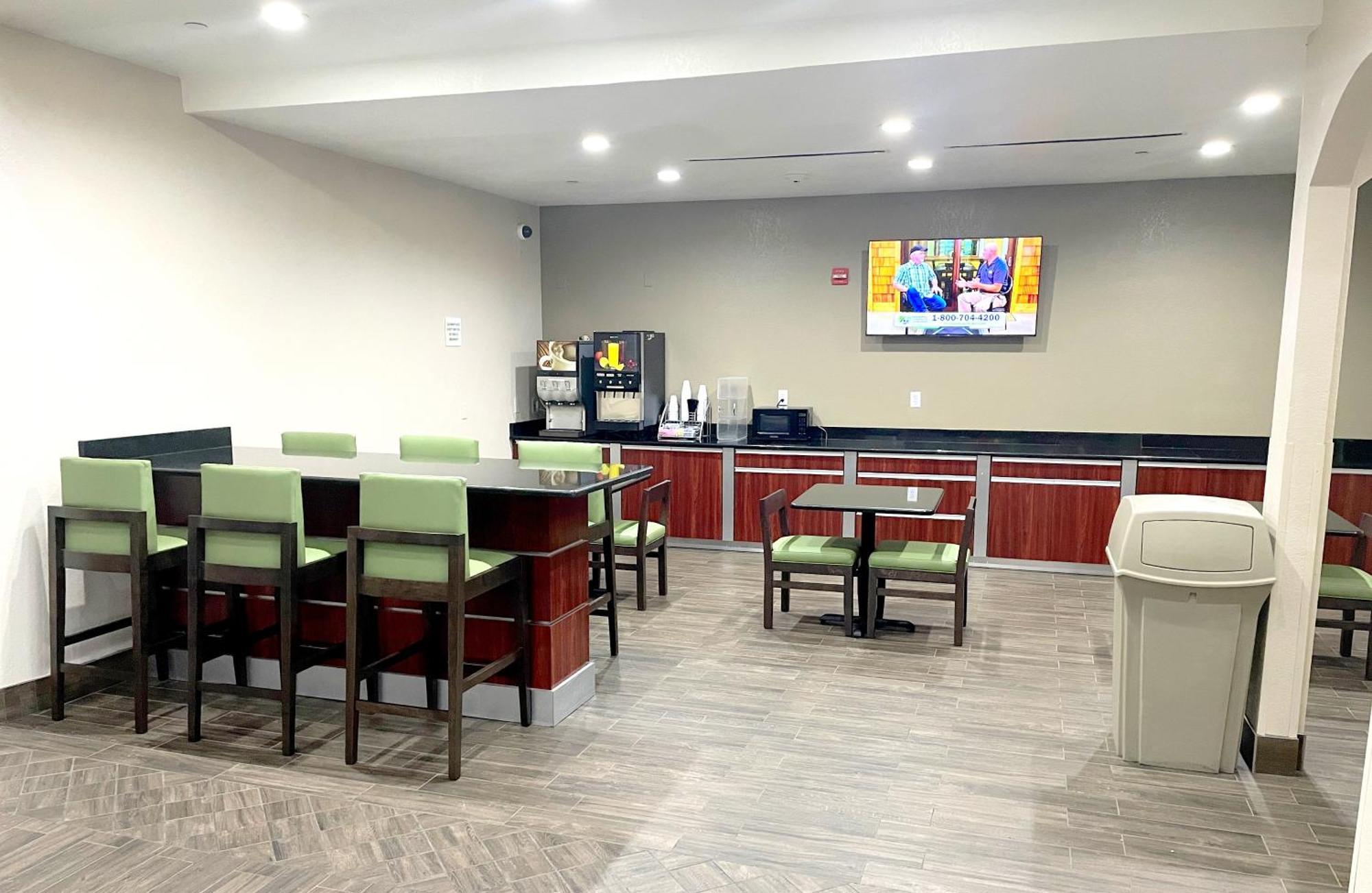 Super 8 by Wyndham San Antonio/Alamodome Area Exterior foto